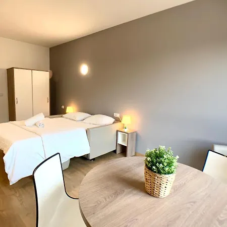 Modern Studio + Gym & Shopping Mall 5 Min Walk