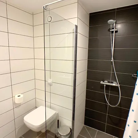 Apartment Modern Studio + Gym & Shopping Mall 5 Min Walk